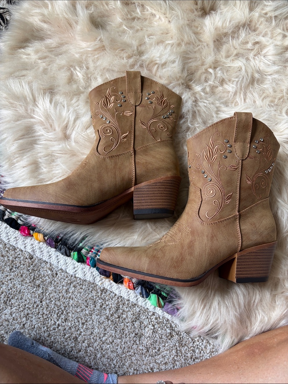 Women’s Tan Western Boots with Embroidered Detail & rhinestone’s - Picture 3 of 7